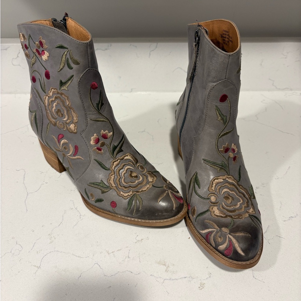 Embroidered Gray Leather Ankle Boots - Women's